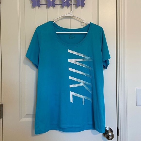 Nike women’s scoop neck dri-fit decal tshirt — XL‎ - Picture 1 of 8